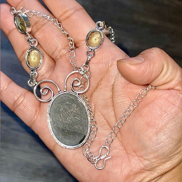 Iridescence Abalone Shell Pendant Necklace - Picture 4 of 12